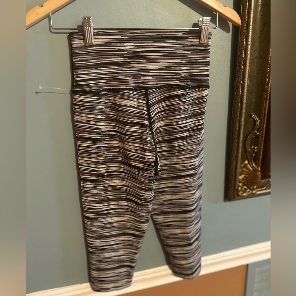 aerie CHILL. PLAY. MOVE Cropped Leggings - Picture 2 of 3